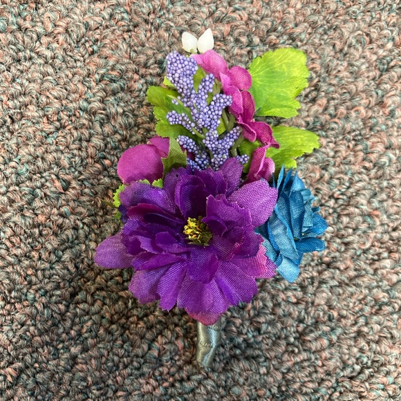 Set of 8 hand made boutonnières - Picture 2 of 10